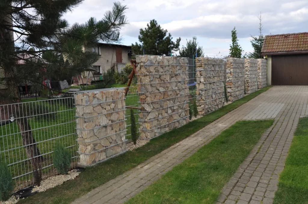 Jakie ogrodzenie wybrać 120 czy 150 cm dla lepszej prywatności i bezpieczeństwa?