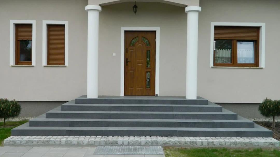 Jak zaprojektować schody zewnętrzne, aby uniknąć kosztownych błędów