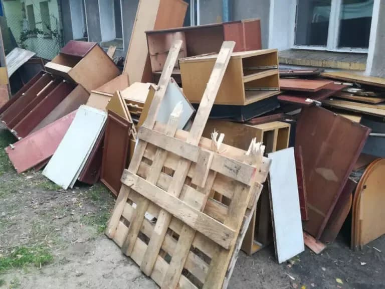Czy można palić płyty OSB - zakaz i kary za spalanie w piecu do 5000 zł