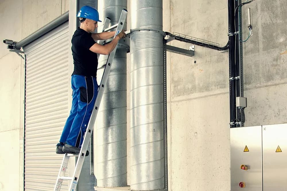 Bezpieczne drabiny rusztowanie na schody – wybierz najlepsze rozwiązanie
