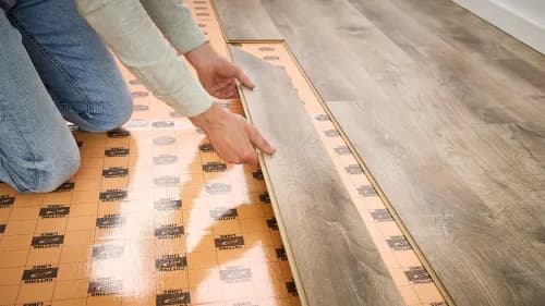 Czy panele można położyć na wykładzinę? Oto, co musisz wiedzieć