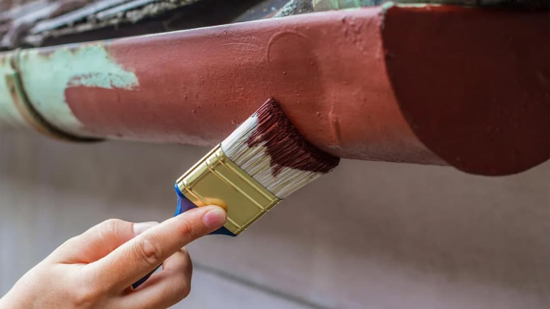 Czym pomalować aluminiowy karnisz, aby uzyskać trwały efekt?