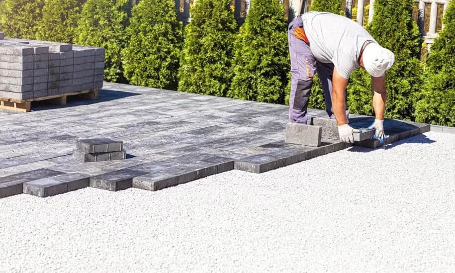 Jak wykonać podjazd z kostki brukowej krok po kroku – uniknij błędów i zaoszczędź czas