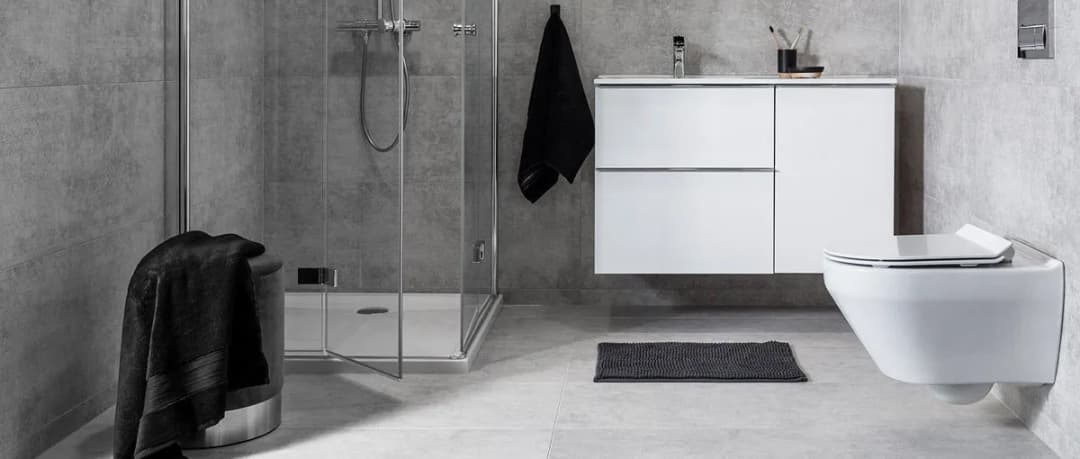 Idealne kolory ścian do szarych płytek w kuchni, które zaskoczą