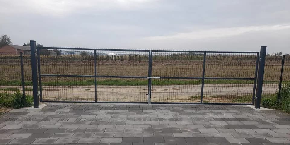 Idealna brama do ogrodzenia panelowego: Wybierz najlepsze rozwiązanie dla siebie