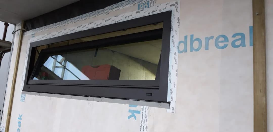 Jak montować okna w domu szkieletowym, aby uniknąć błędów i strat