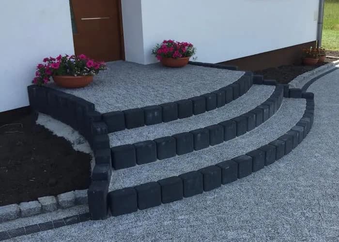 Jak układać schody z kostki brukowej - uniknij najczęstszych błędów