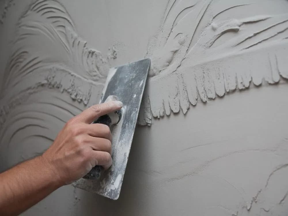 Gips do wody czy woda do gipsu – uniknij najczęstszych błędów w mieszaniu