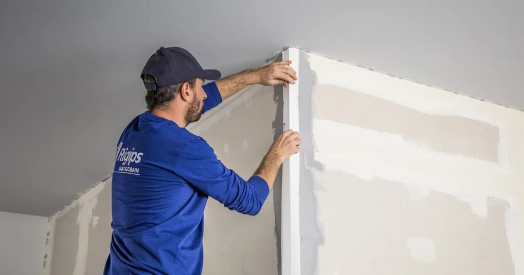 Jak położyć karton gips na ścianie bez błędów i oszczędzając czas